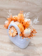 Flower Box Pure Vibe w ceramicznej torebce z kwiatami z wosku – widok z boku