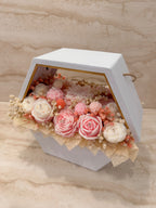 Flower Box Rose Velvet w białym pudełku z okienkiem – widok pod kątem