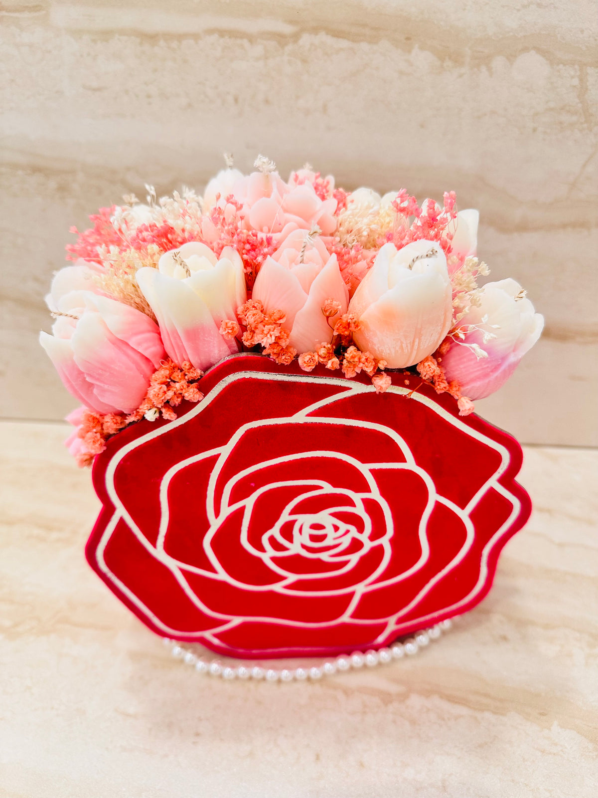 Duży Flower Box w czerwonym pudełku w kształcie róży z kwiatami z wosku