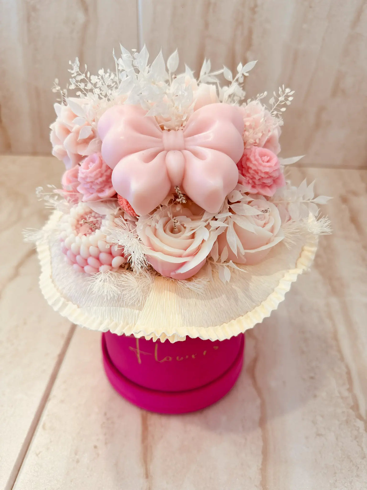 Różowy Flower Box w welurowym pudełku z kwiatów z wosku